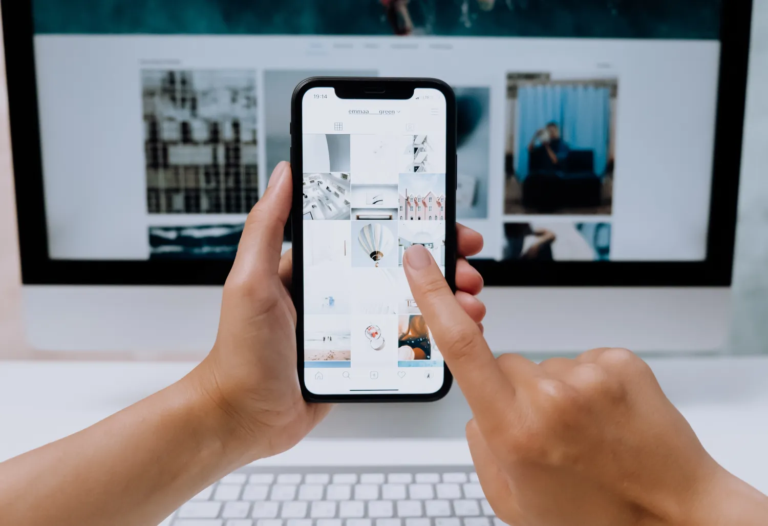 Website design on mobile Marketing office
